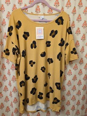 LuLaRoe Mustard Yellow Short Sleeve Leopard Print Top